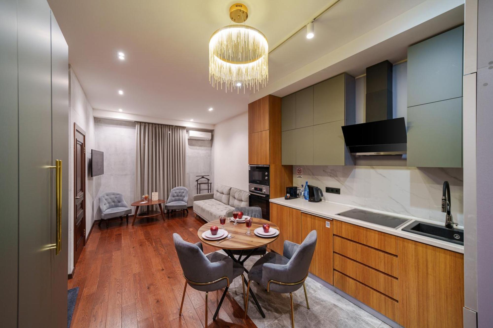Arch Apart Hotel Yerevan Bagian luar foto